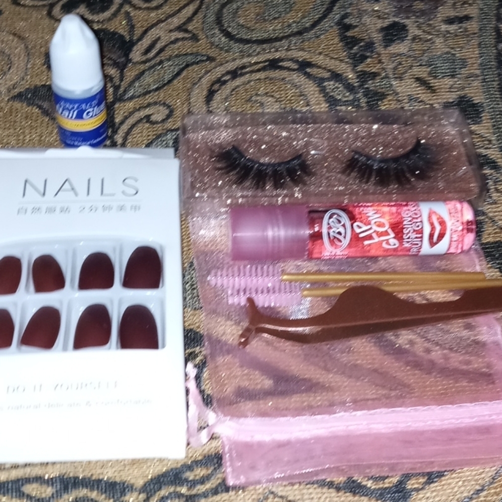 New nails and eyelashes bundle